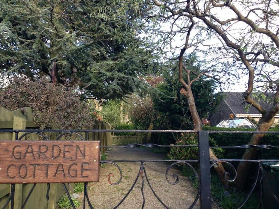 Garden Cottage เฮเลนส์บะระ ภายนอก รูปภาพ